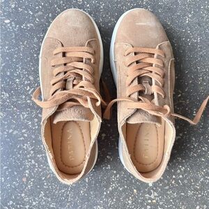 Patina Women's Tan Leather Sneakers